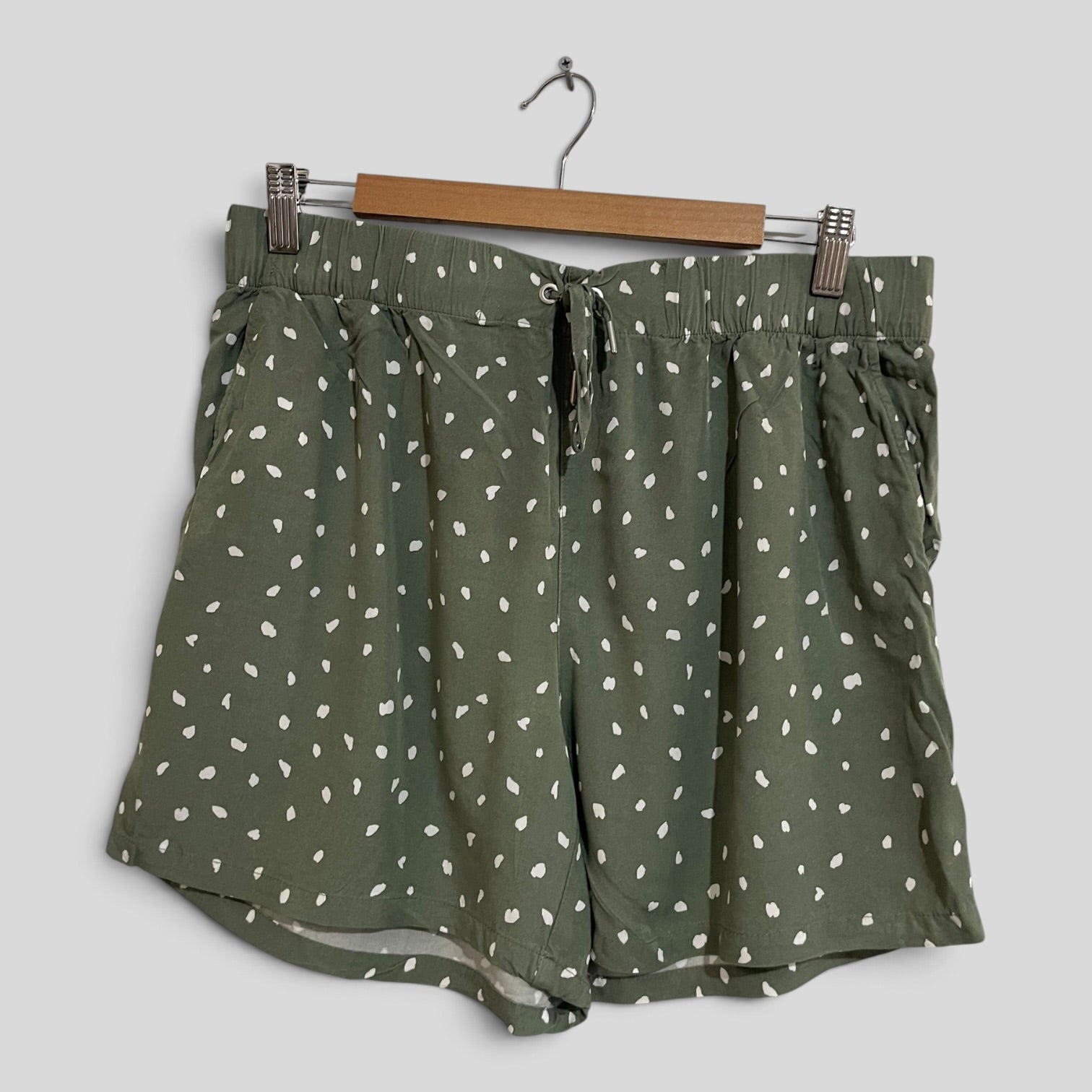 Image of (12) Target | Shorts