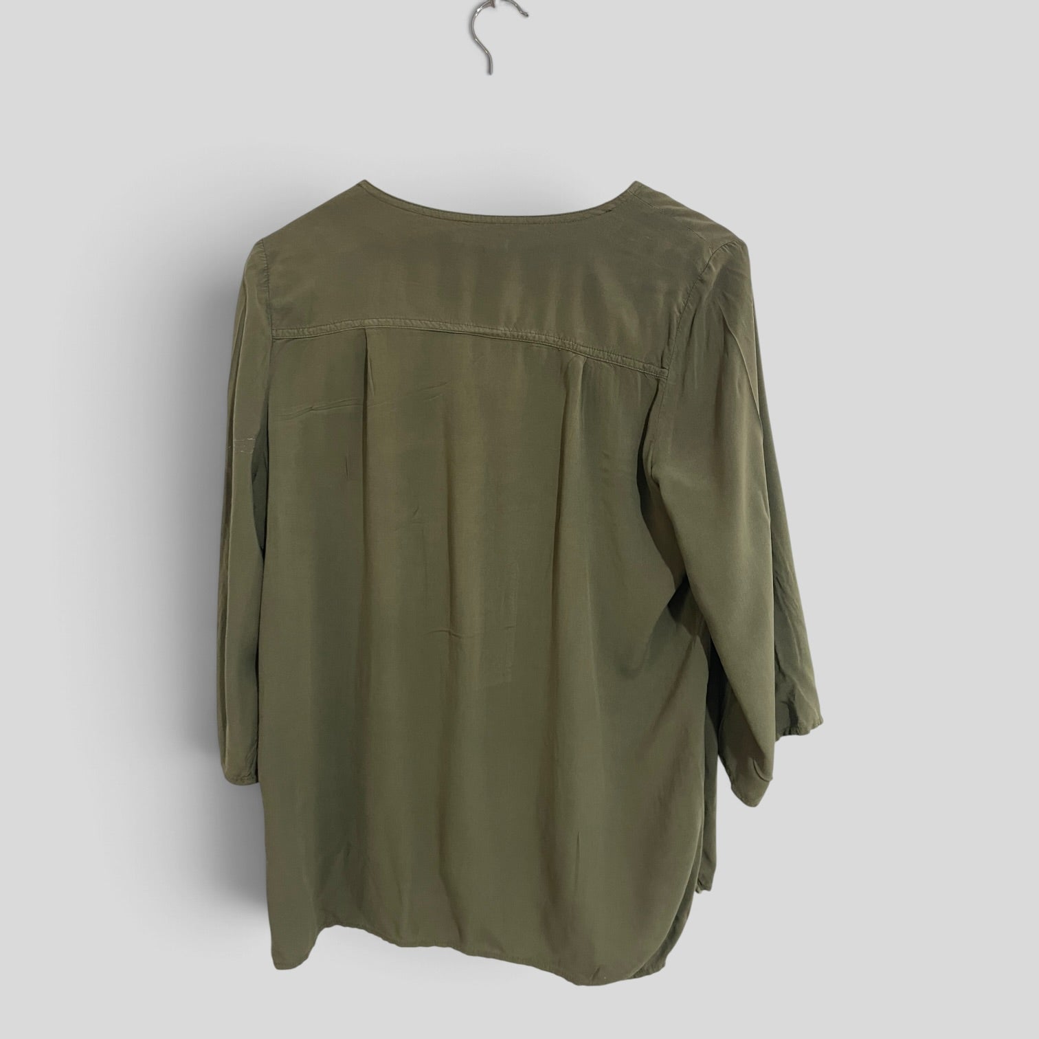 Image of (14) Target | Green Blouse