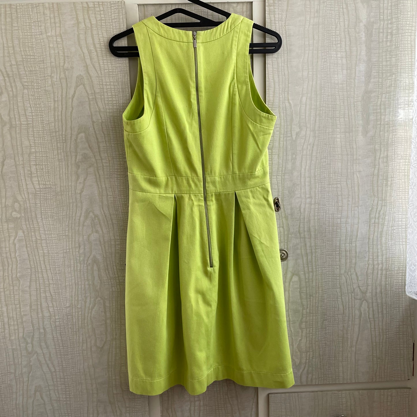 (10) Cue In The City Lime Green Dress