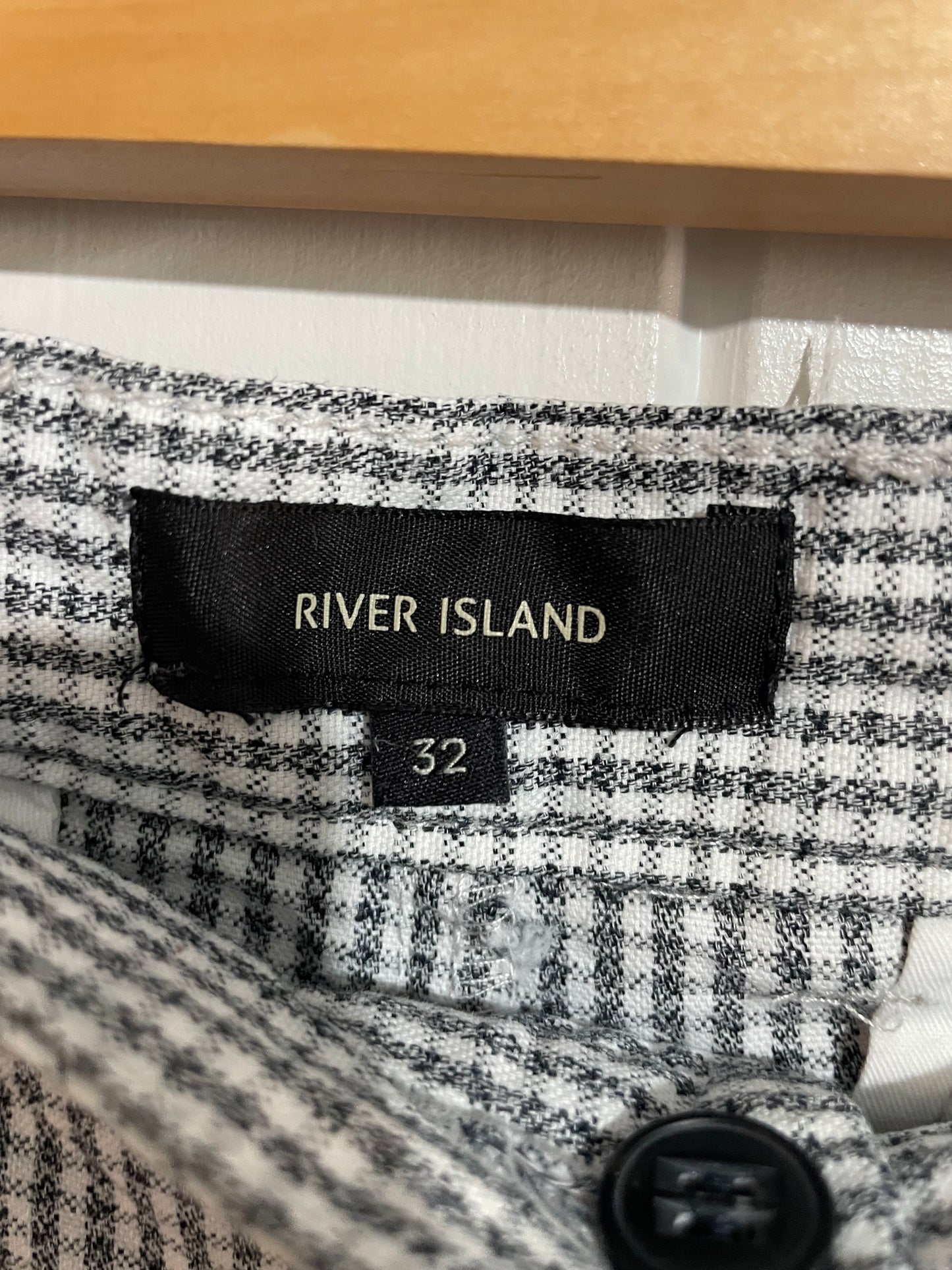 (32) River Island | Check Shorts