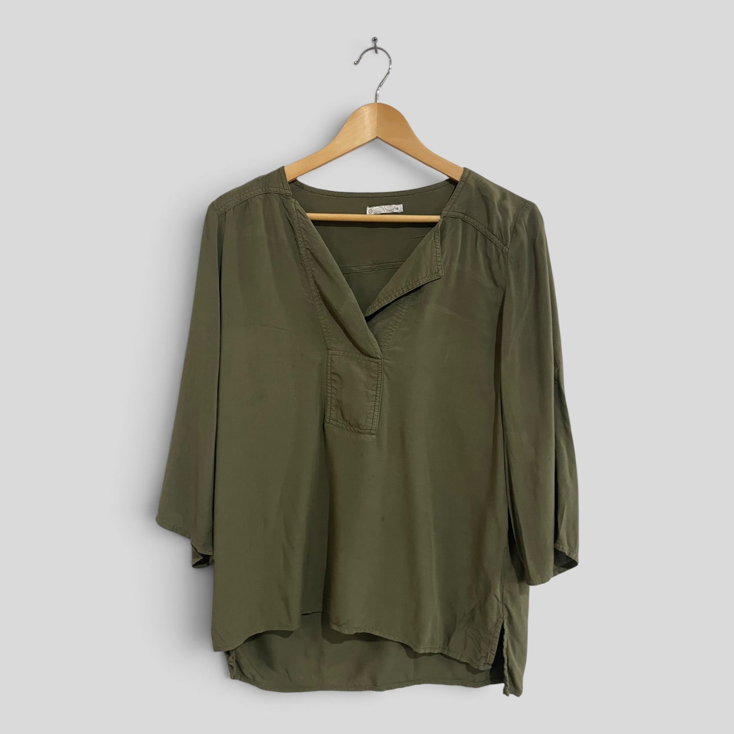 Image of (14) Target | Green Blouse