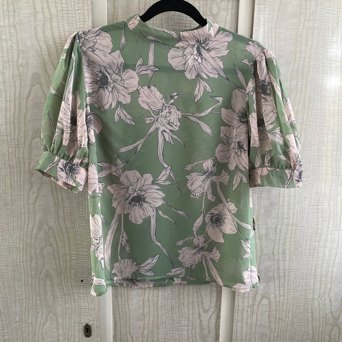 (8) Green Floral Blouse