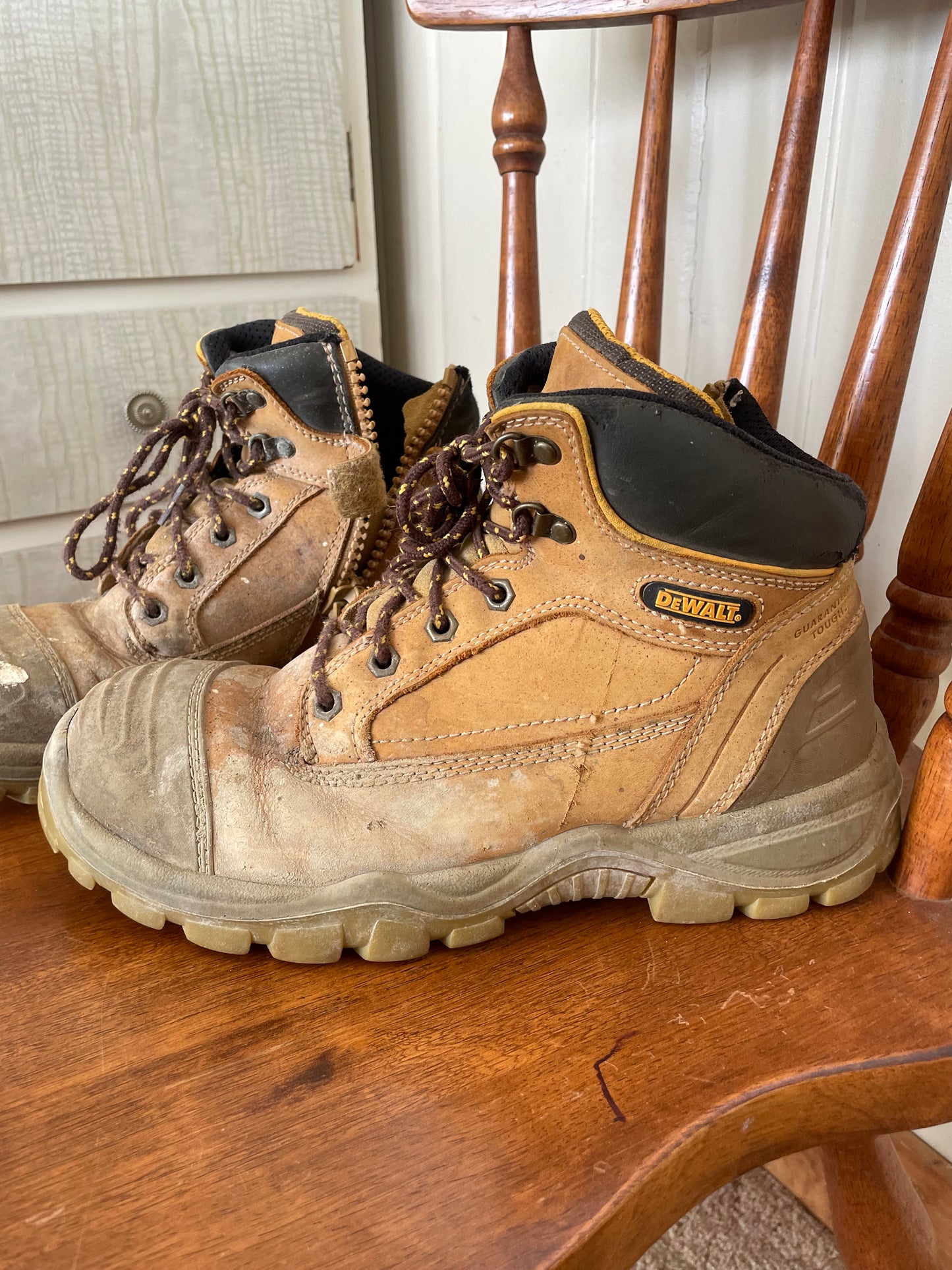 (10) Men's Steel Cap Boots Dewalt Side Zip