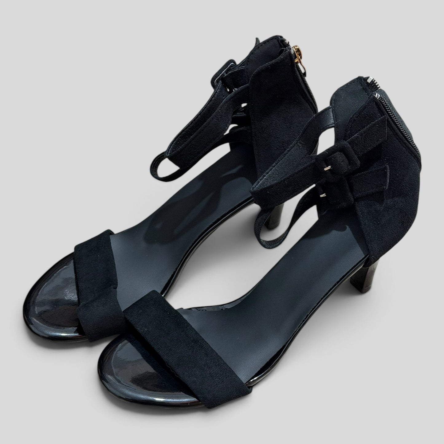 (42) Black Heels