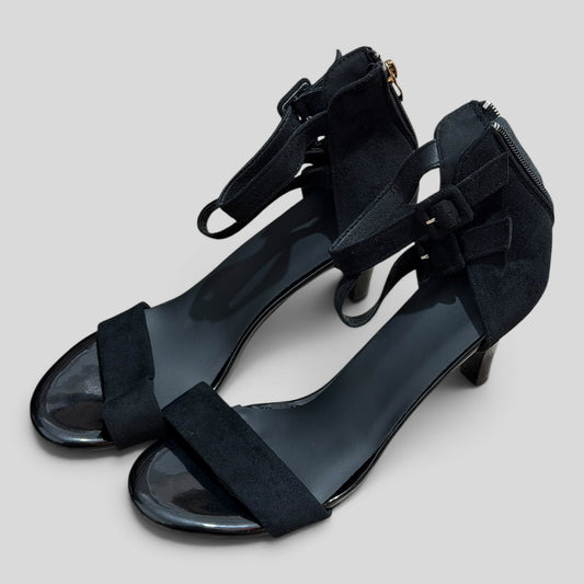 (42) Black Heels