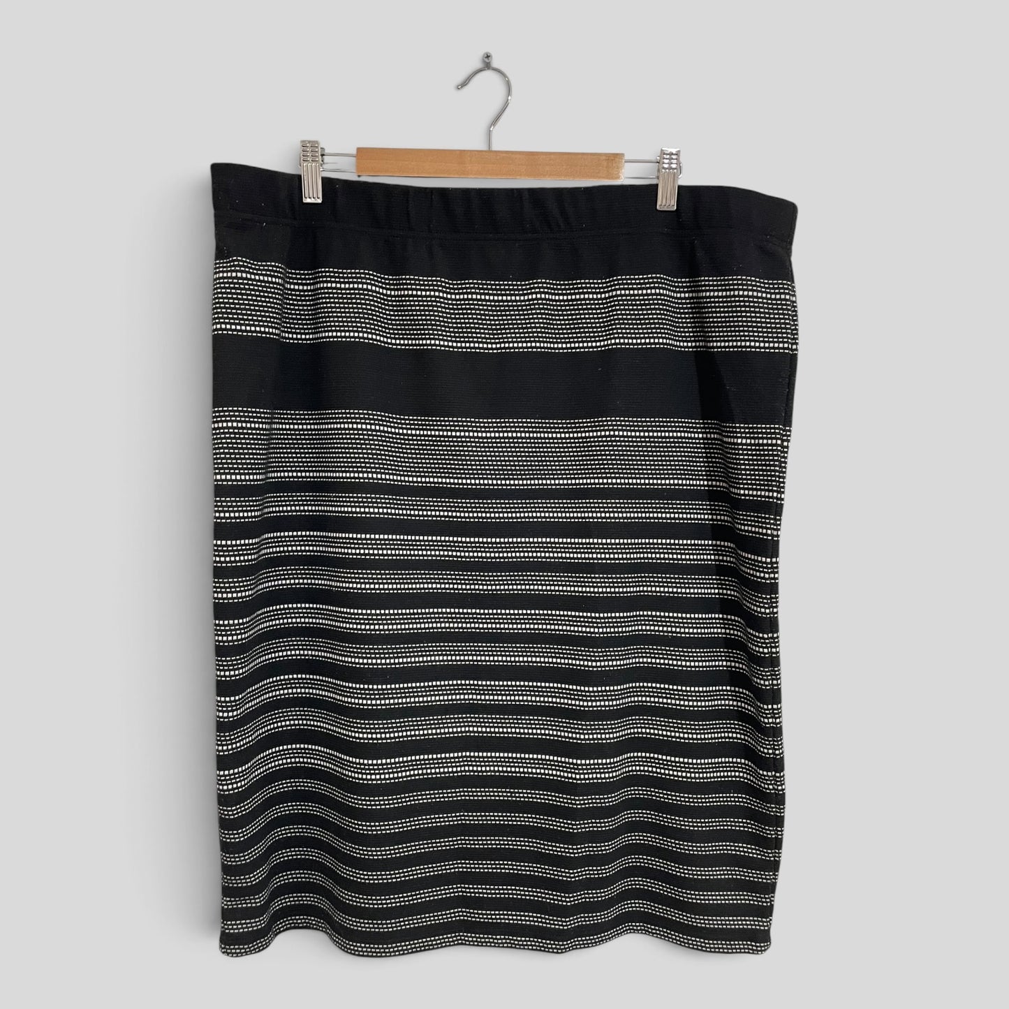 (XL) W Lane | BW Skirt