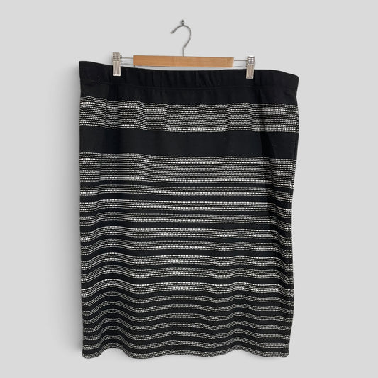 (XL) W Lane | BW Skirt