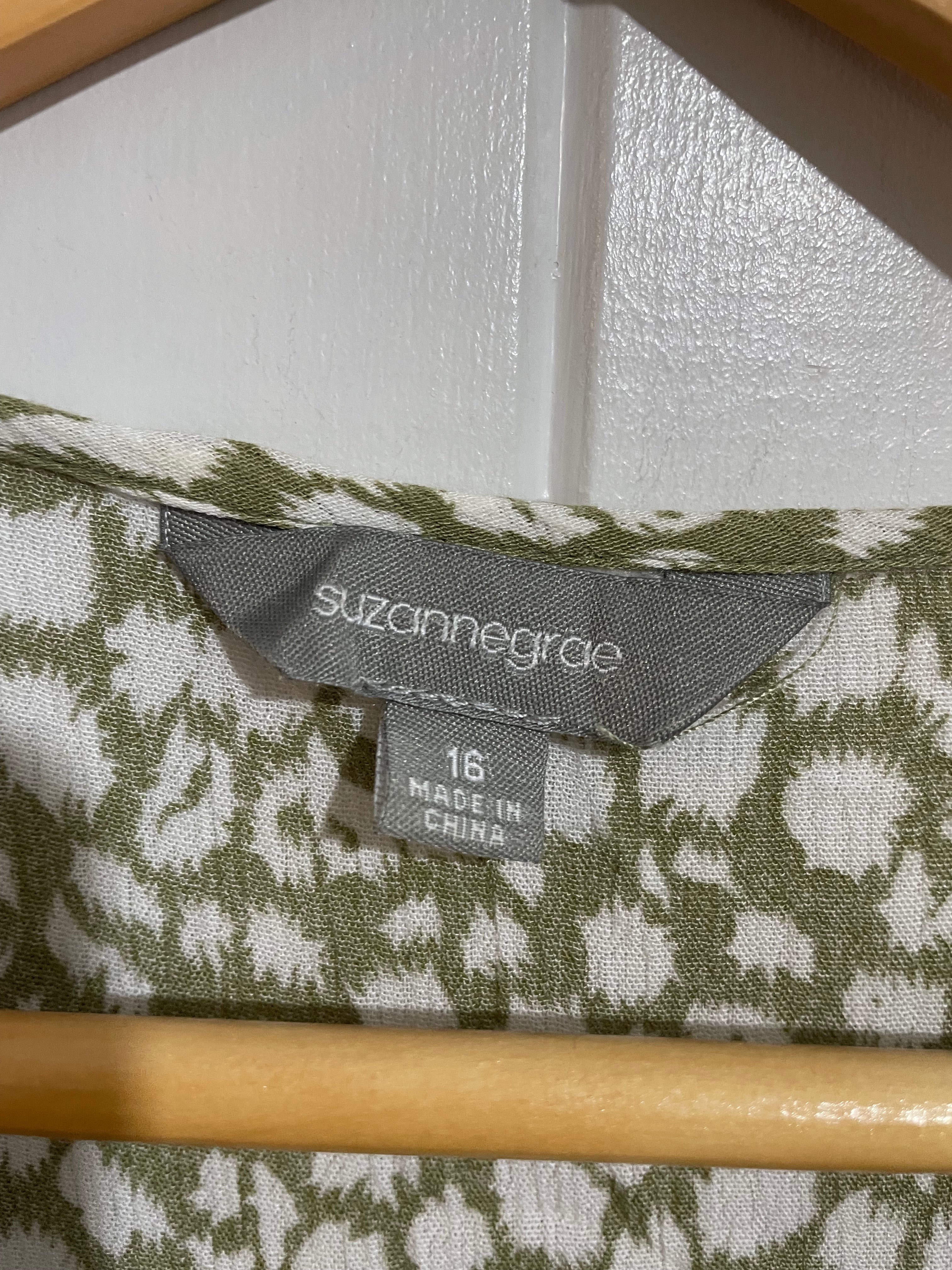 Image of (16) Suzannegrae | Green Patterned Blouse