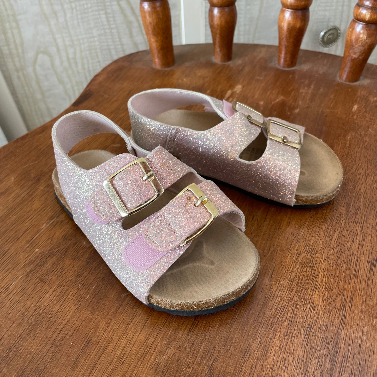 (8) girls pink sparkle sandals