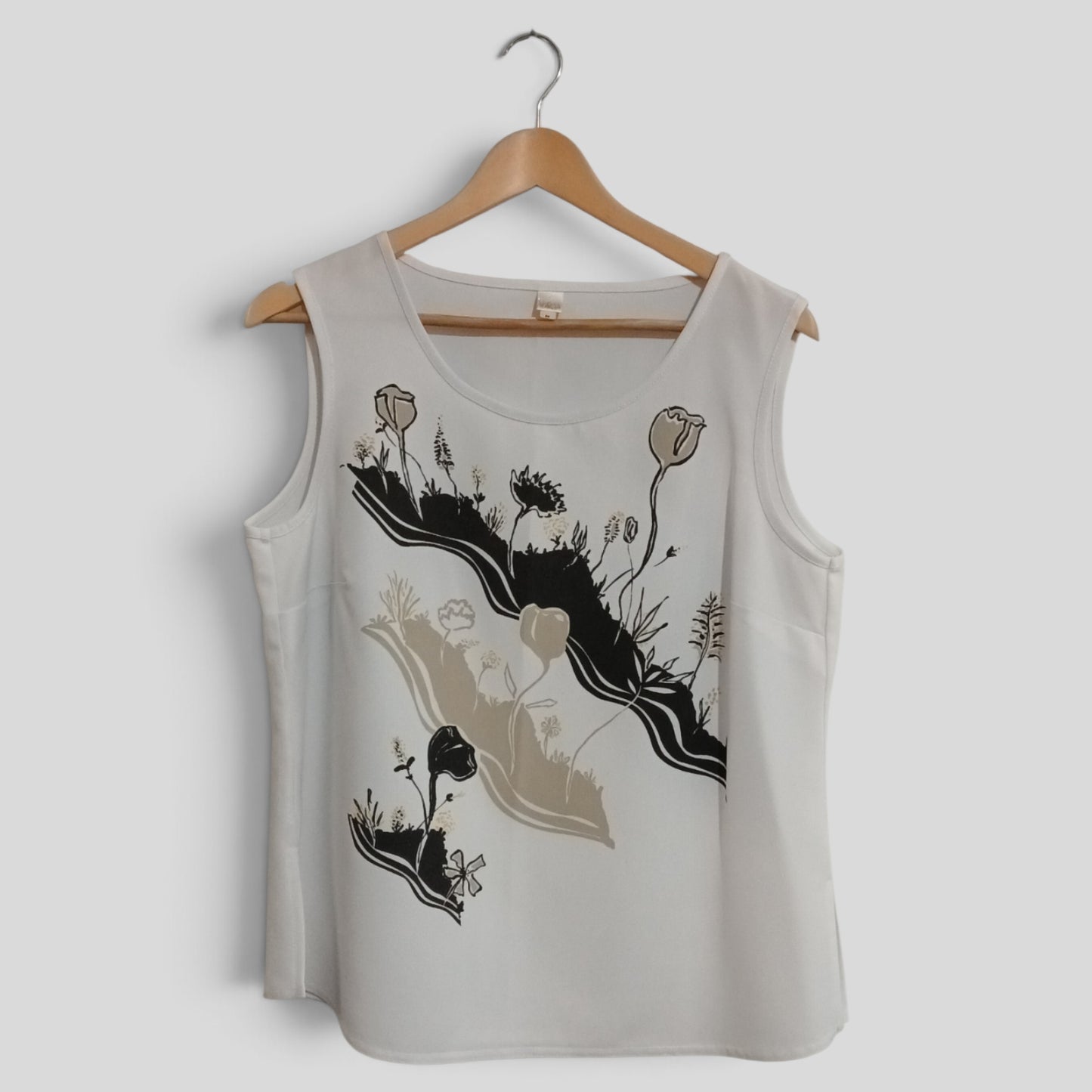 (M) Vorsa | White Blouse Flowers