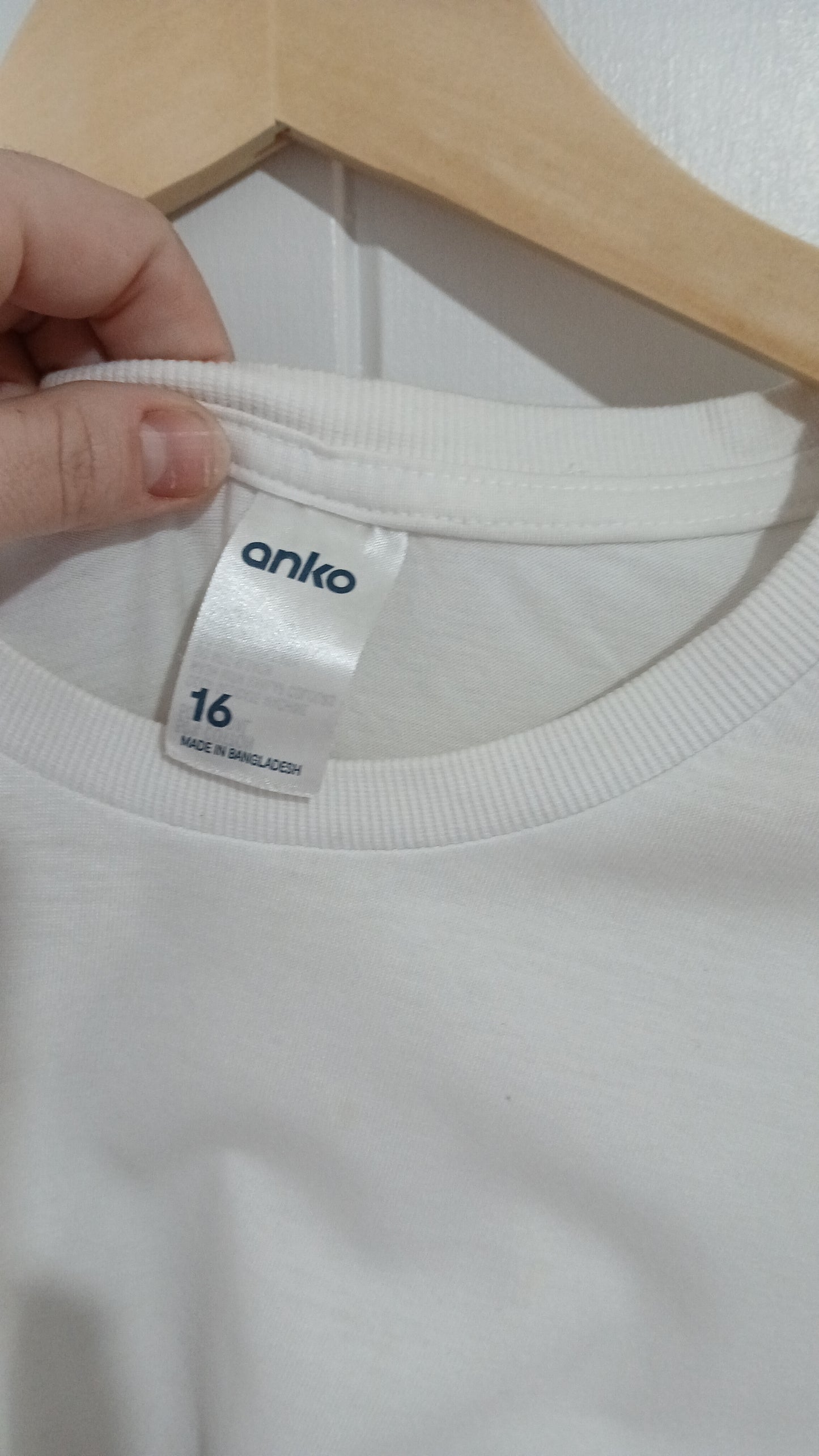 (16) Anko | White Tank