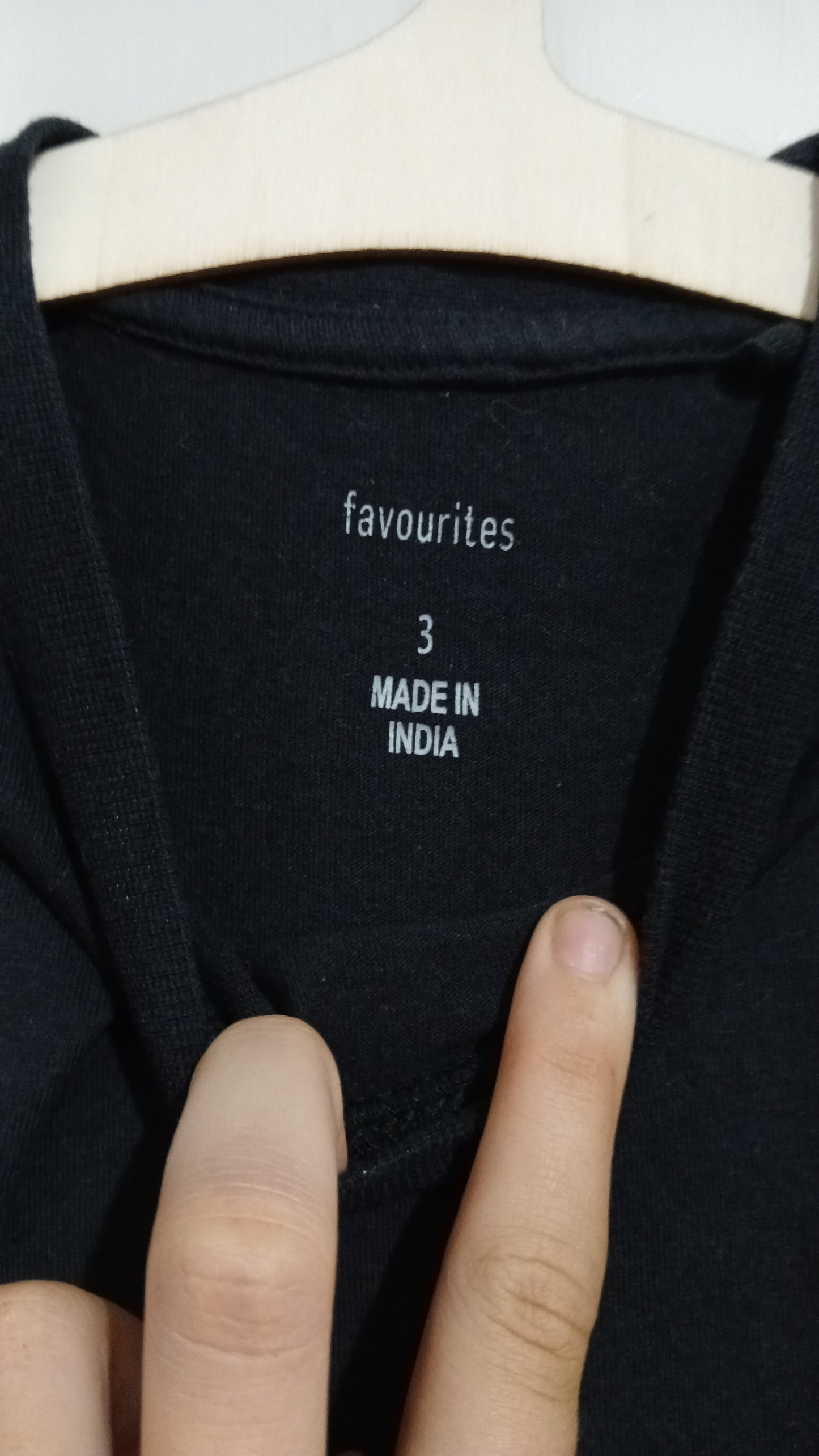 (3JNR) Favourites | Black Tee