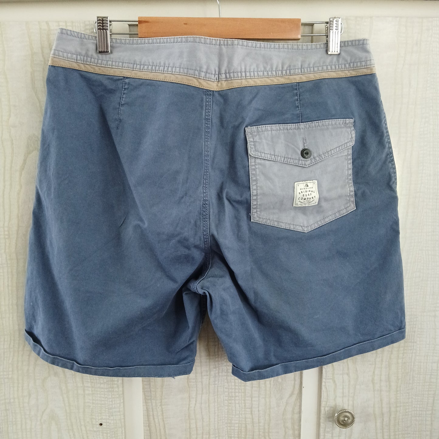 (36) Quicksilver Board Shorts