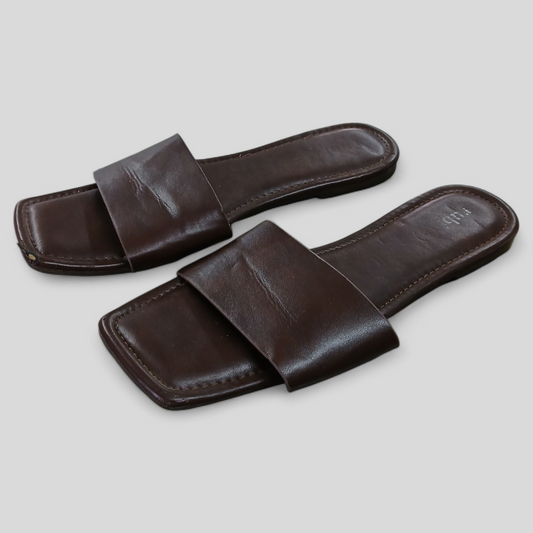 (40) Rubi | Brown Slides