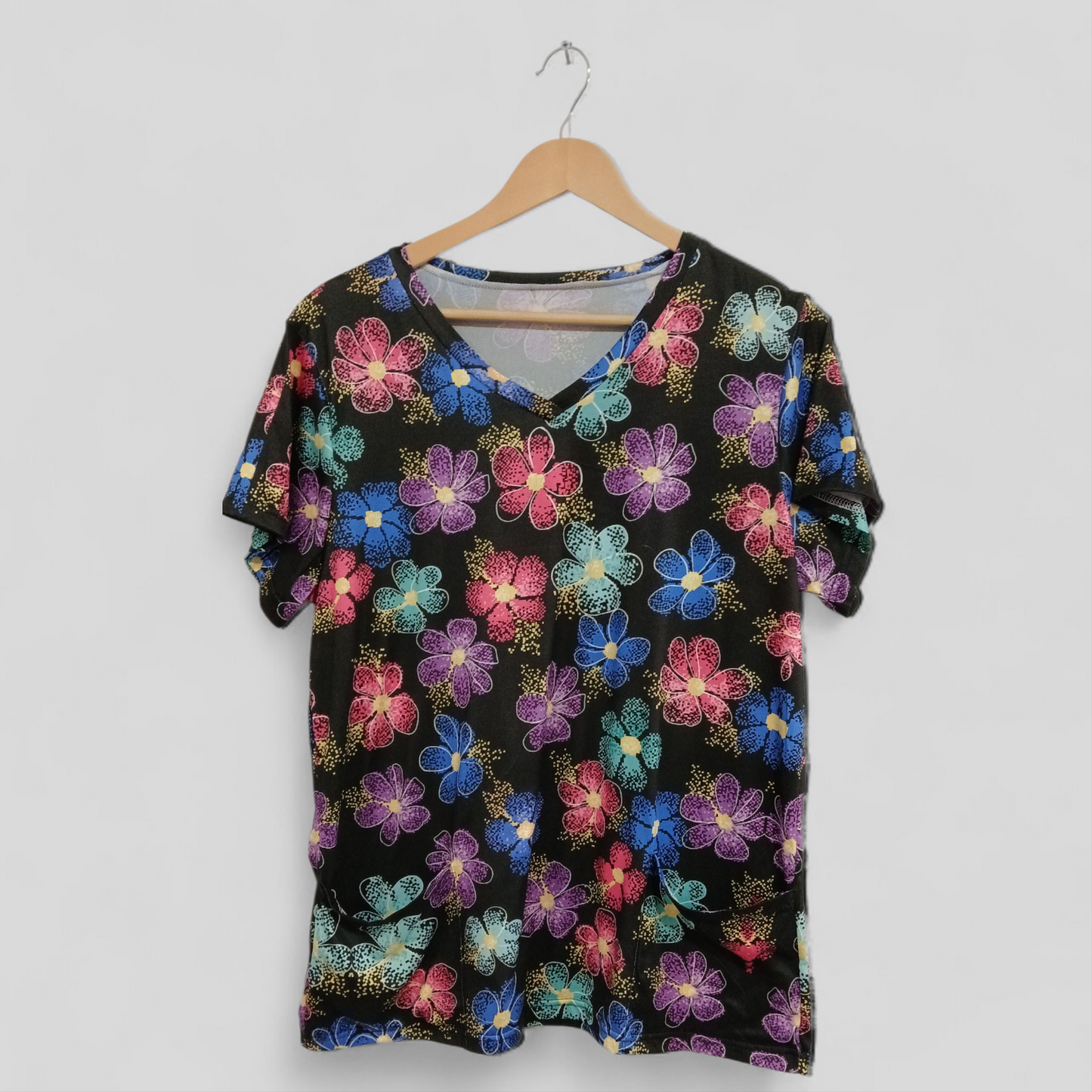(L) Scrub Shirt | Black Purple Pink Blue Flowers