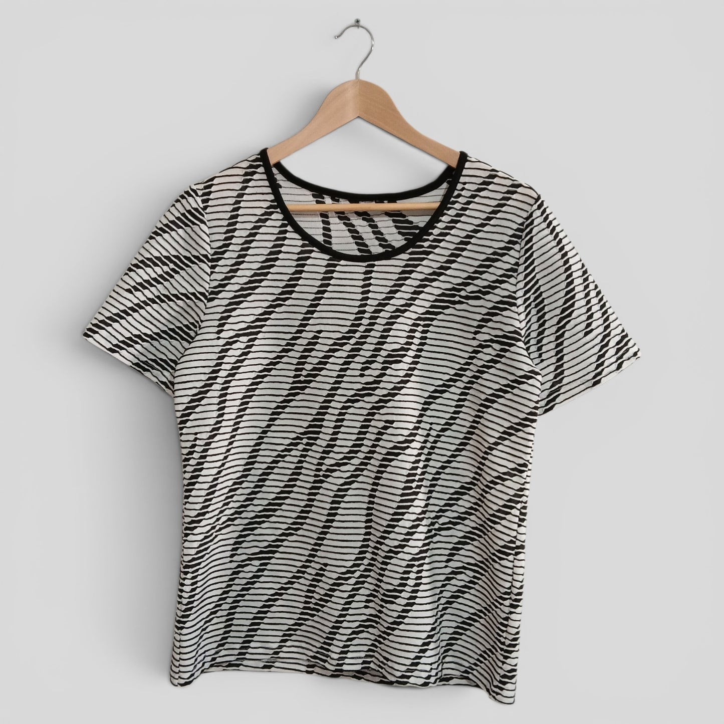 (10) BW Textured Tee