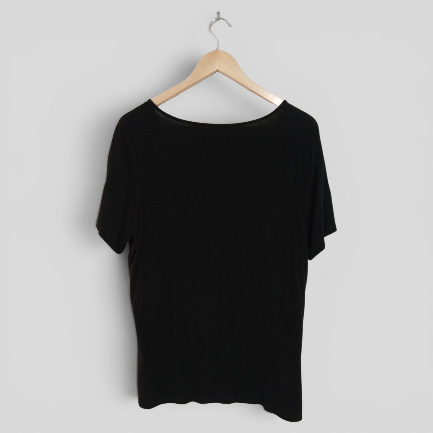 (16) Black Heart Tee