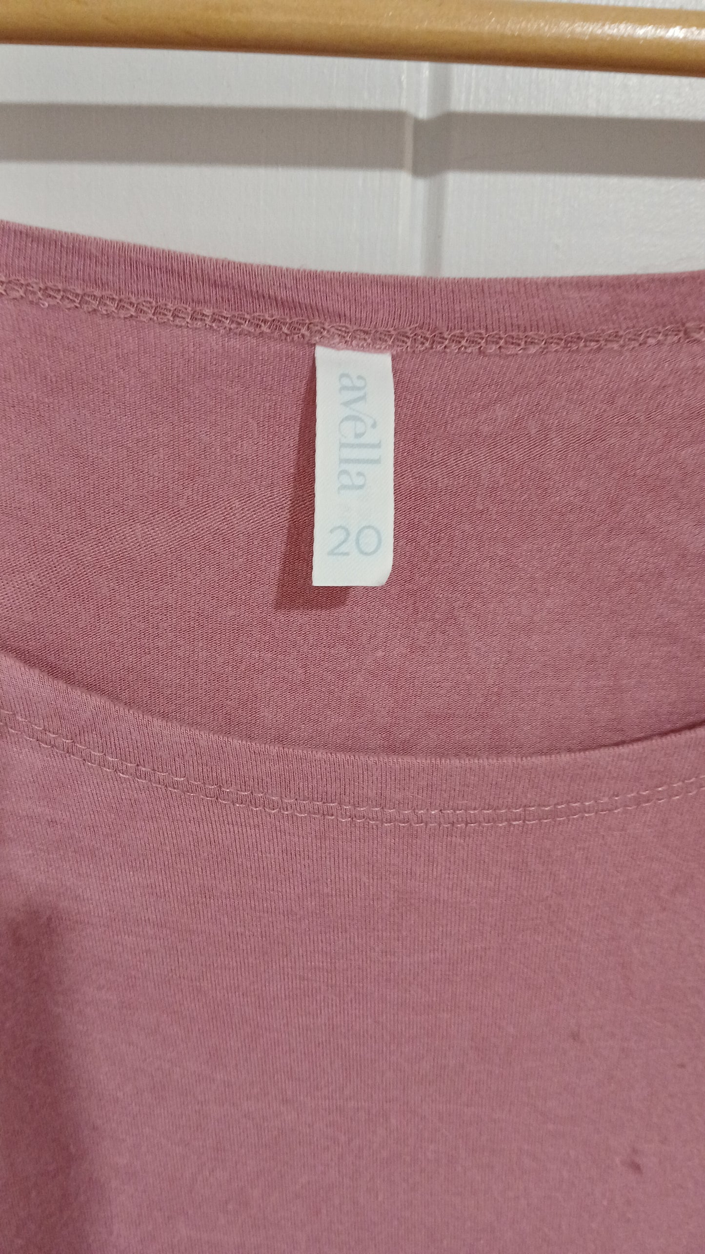 (20) Avella | Pink Tee
