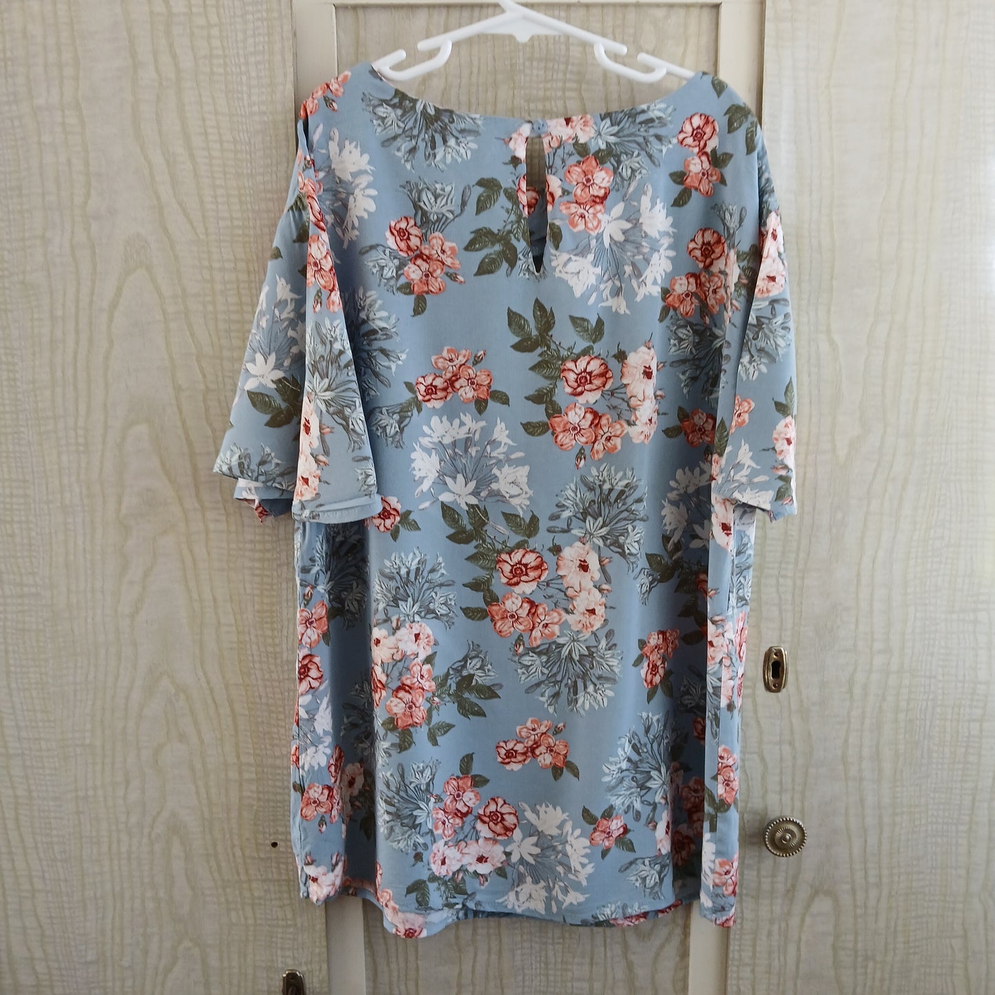 (8) Floral Blouse