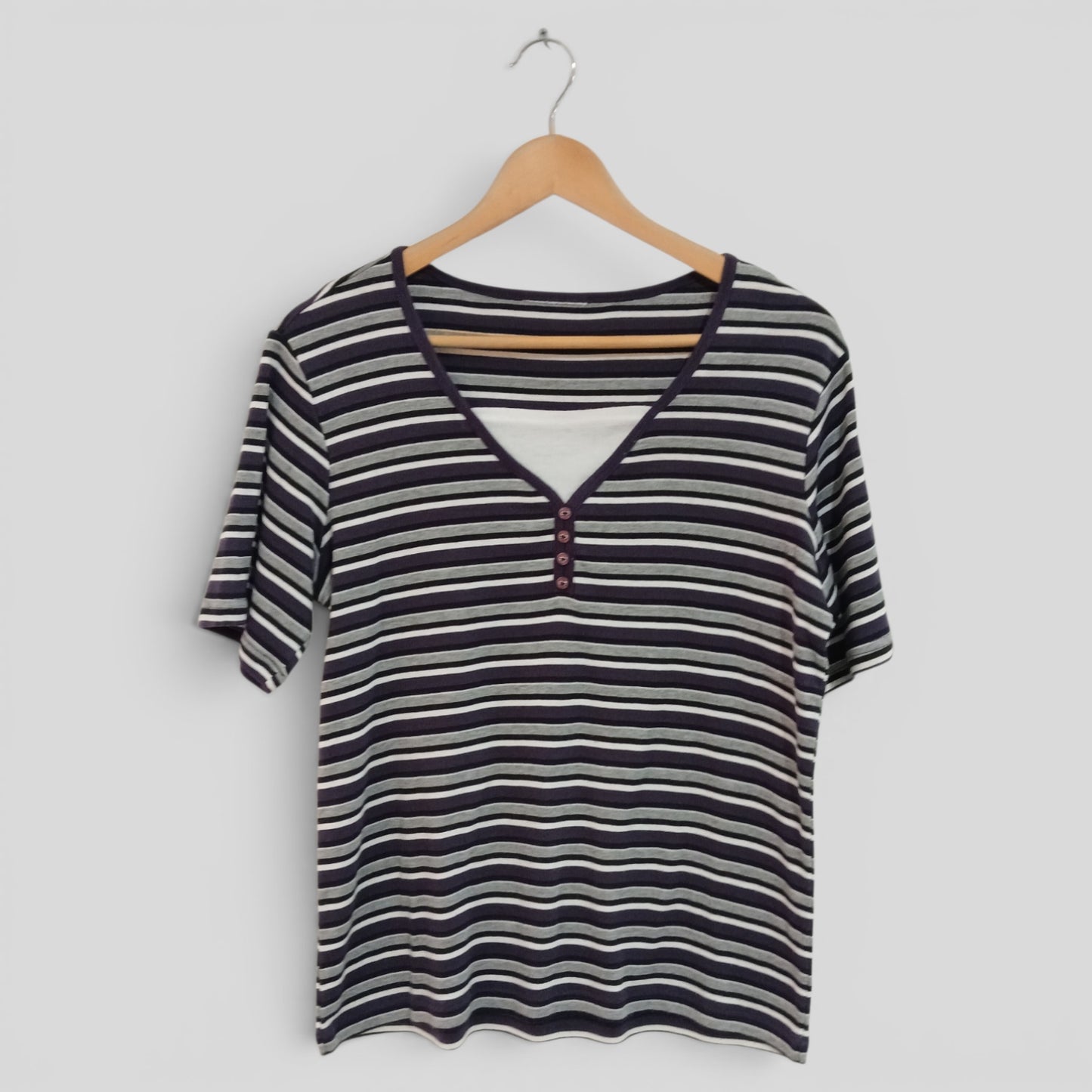(16) Striped Tee