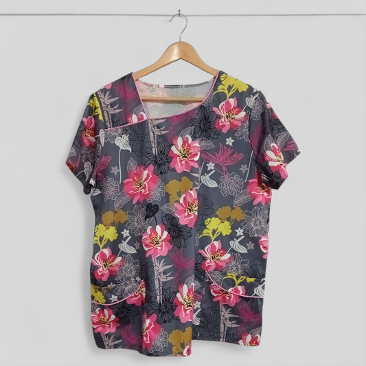 (L) Scrub Shirt | Grey Pink Flowers
