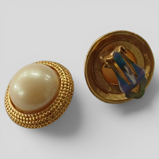 Clip On Earrings | Pearl