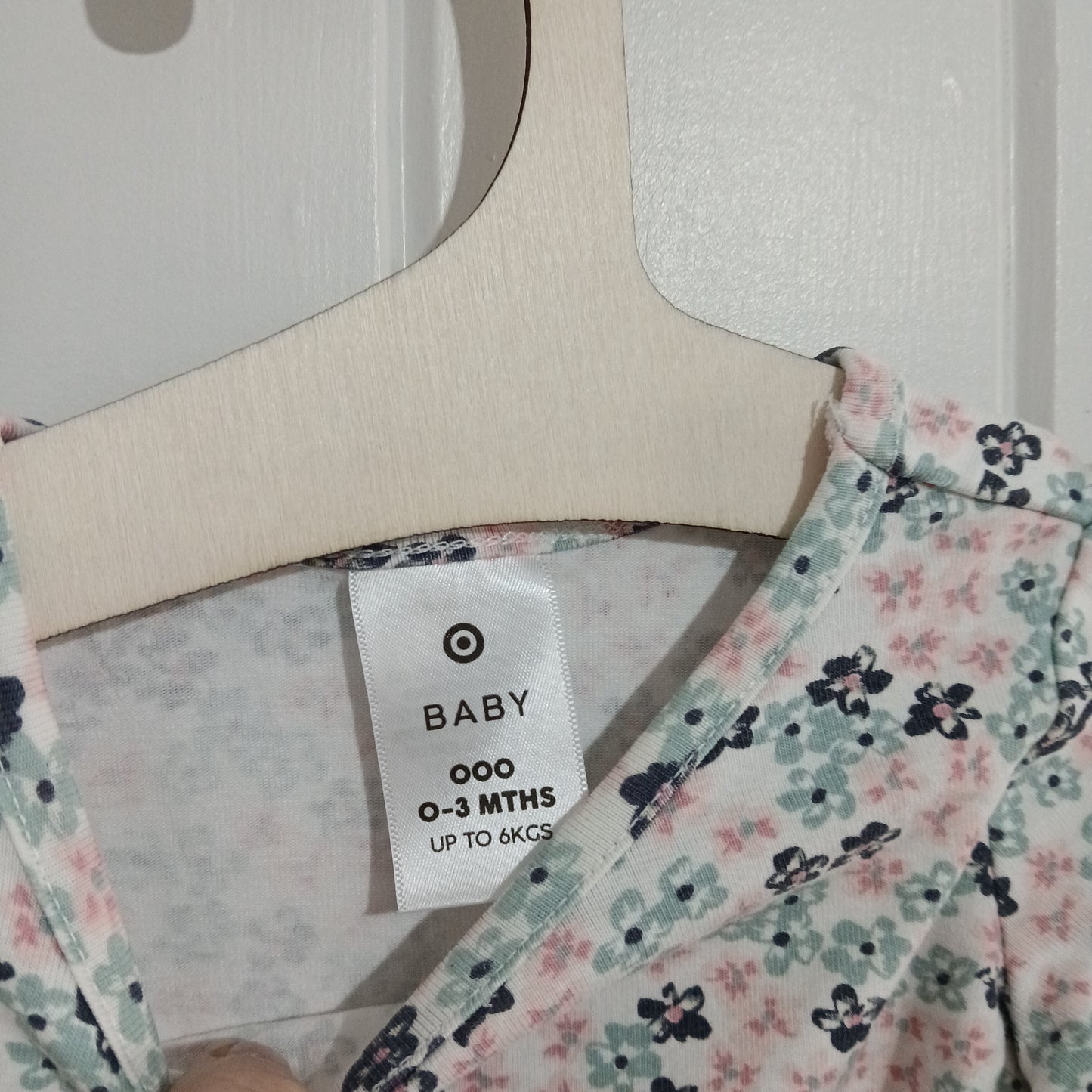 (000) Target | Floral LS Top