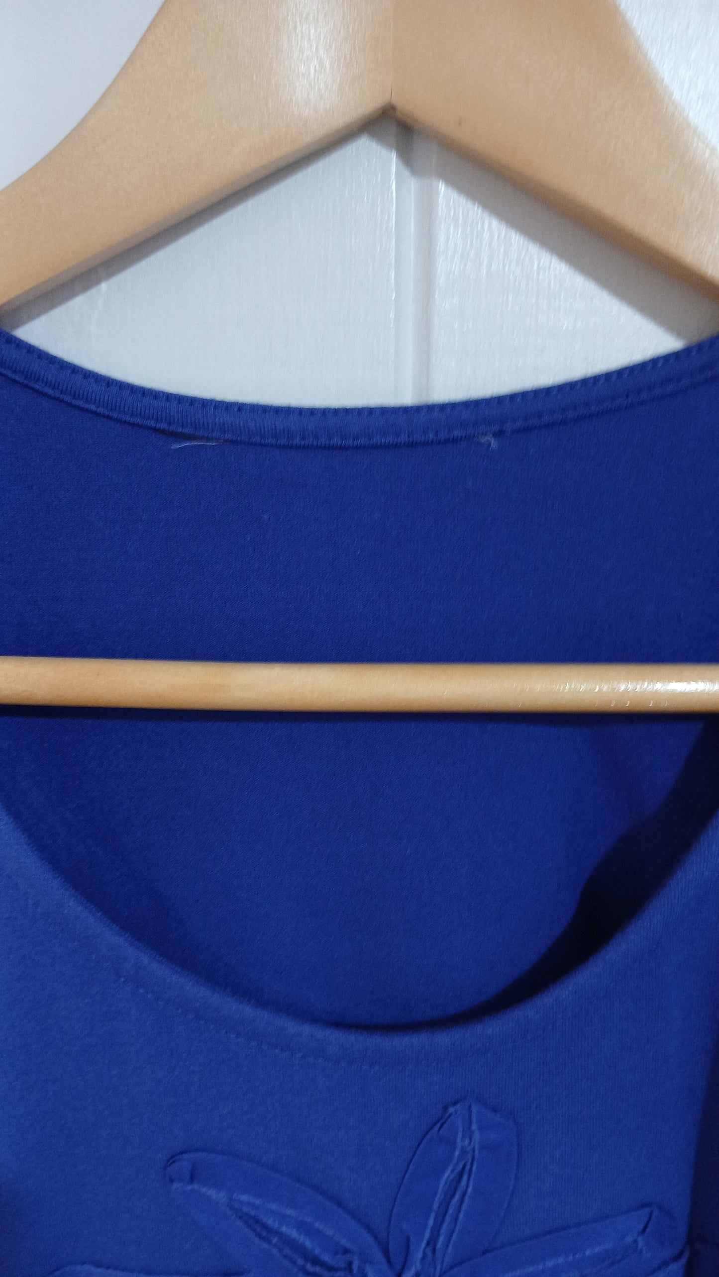 (14) Blue Flower Tee