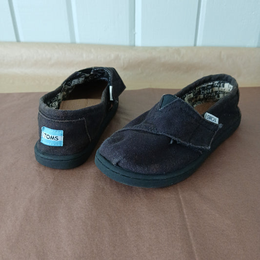 (11 kids) Tom's Black Canvas Shoes