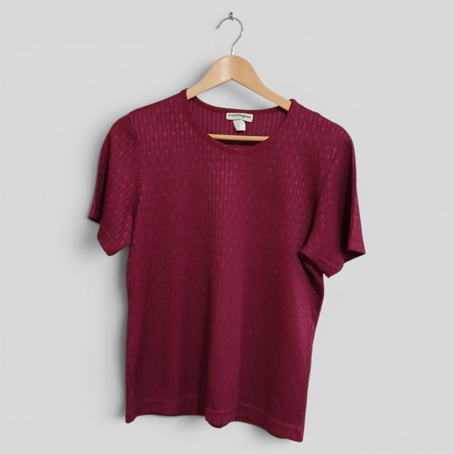 (M) Suzannegrae | Maroon tee