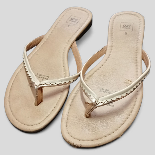 (8) Clothing & Co | Flat sandals