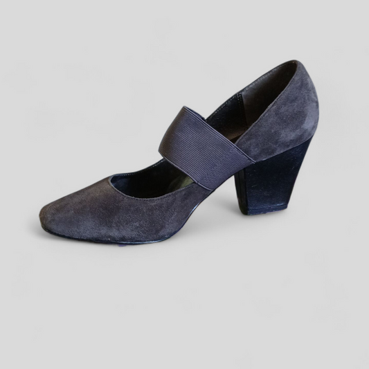 (40) Moda | Suede Heels