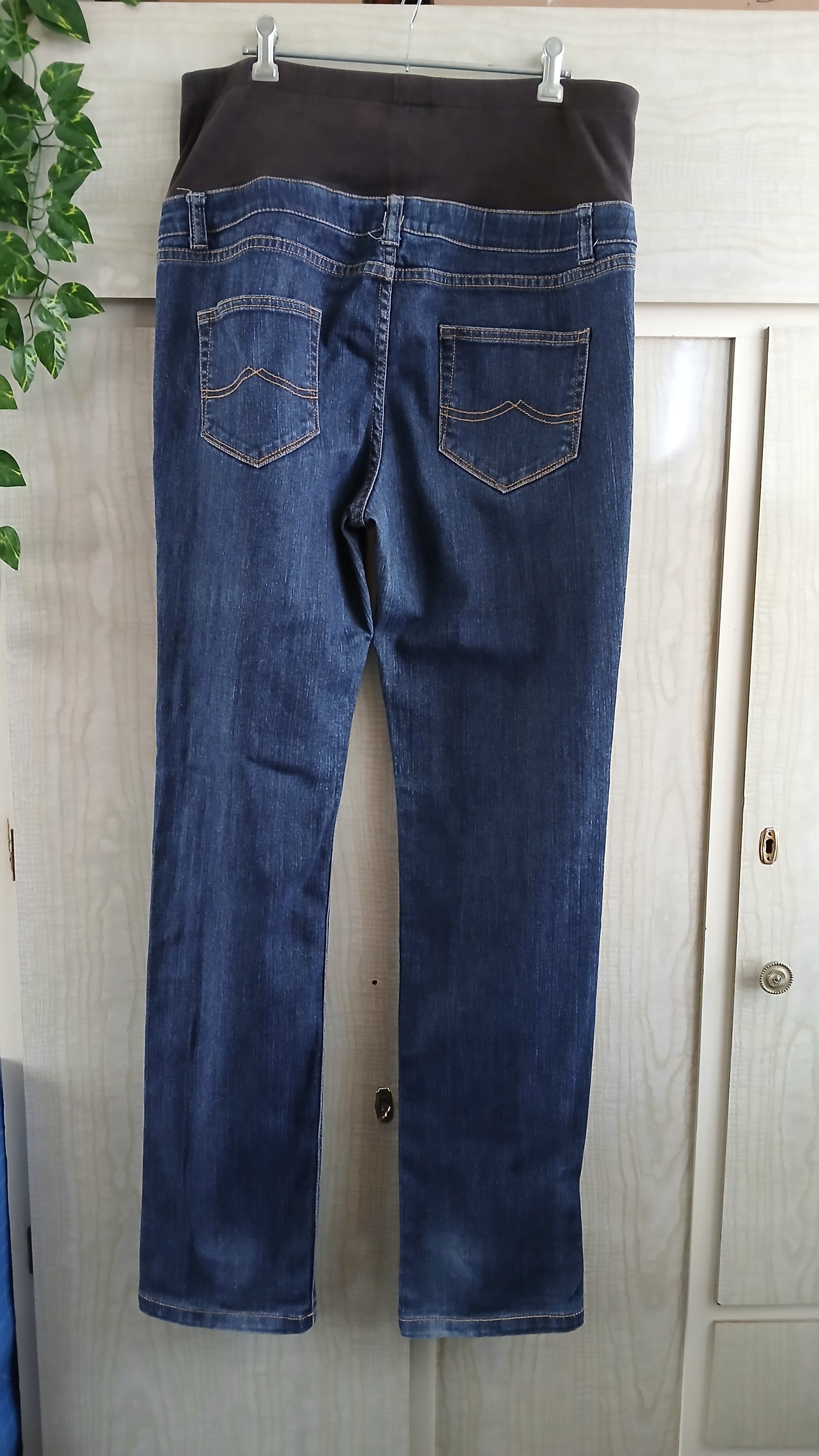 (14) Maternity Jeans