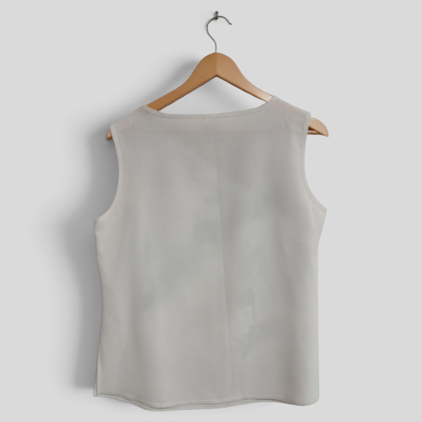 (M) Vorsa | White Blouse Flowers