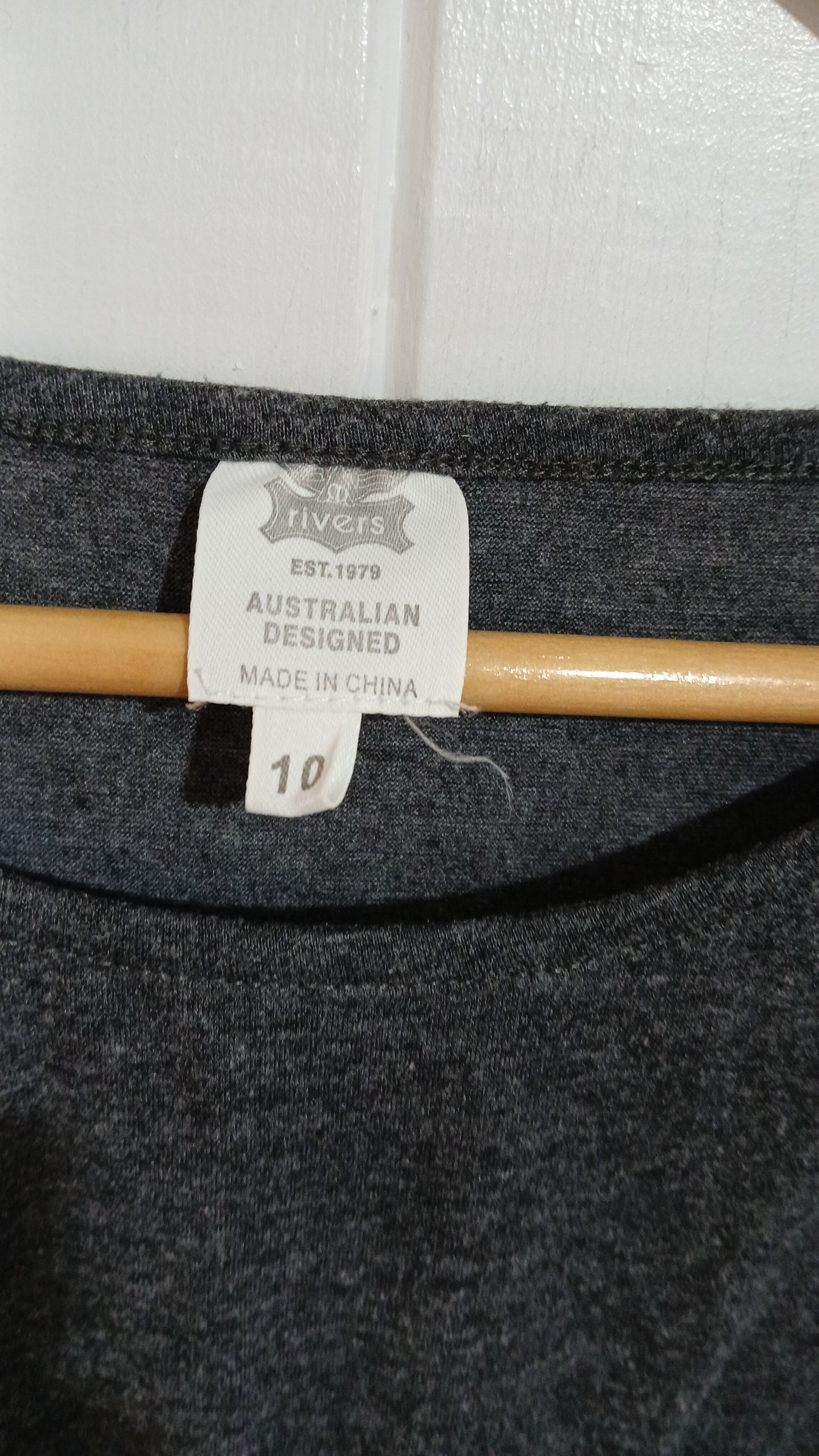(10) Rivers | Grey/ Patterned Tee