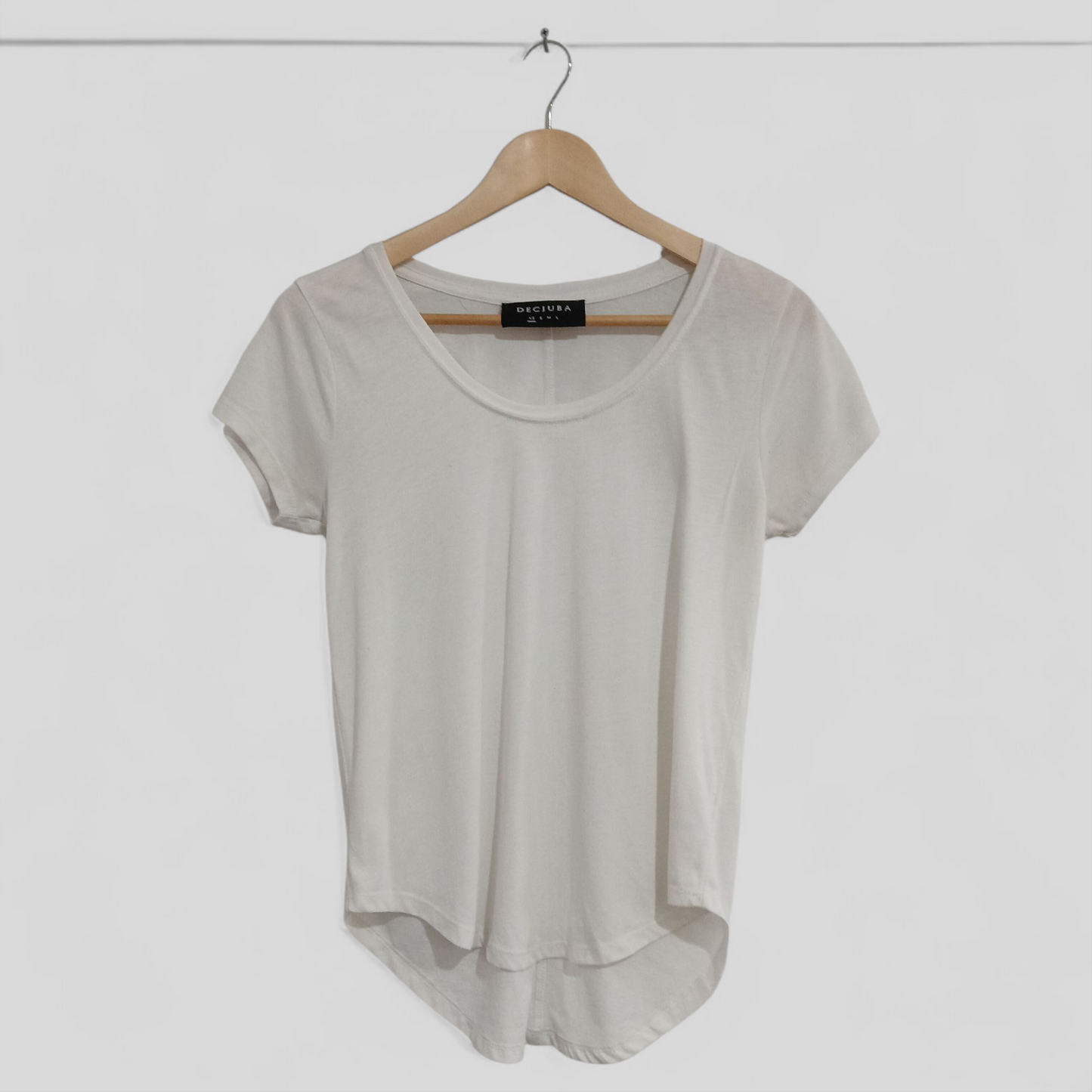 (XS) Decjuba | White Tee
