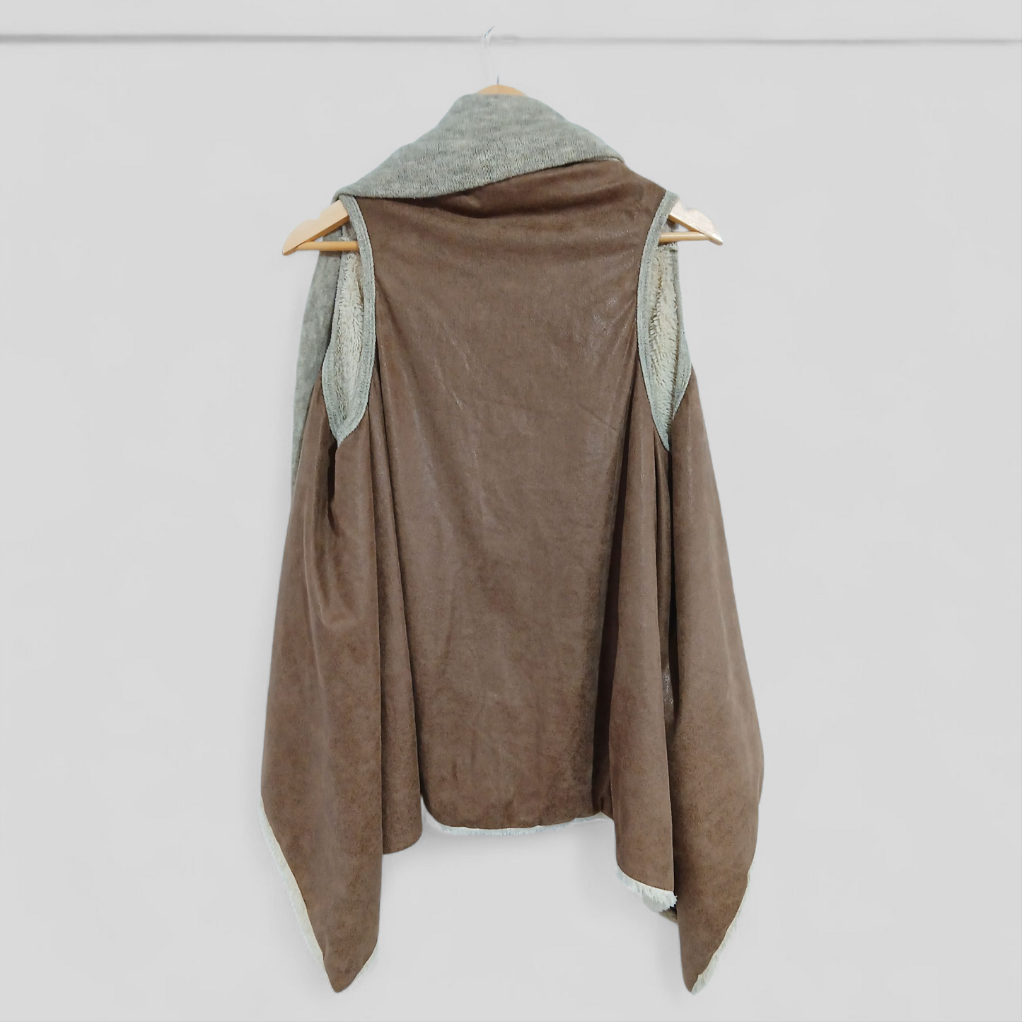 (S) Out of the Cage | Sleeveless Cardi