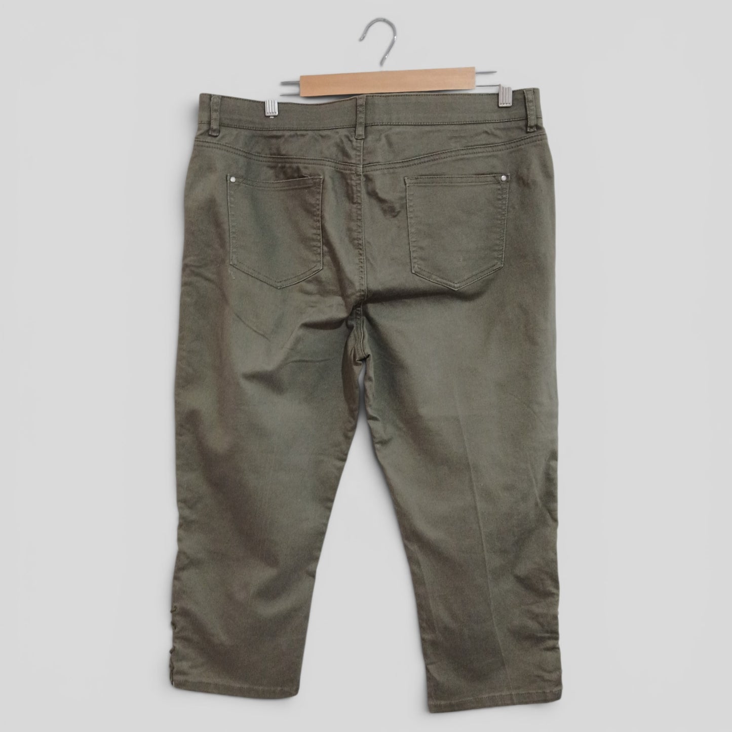(16) Rockmans | Green Capris
