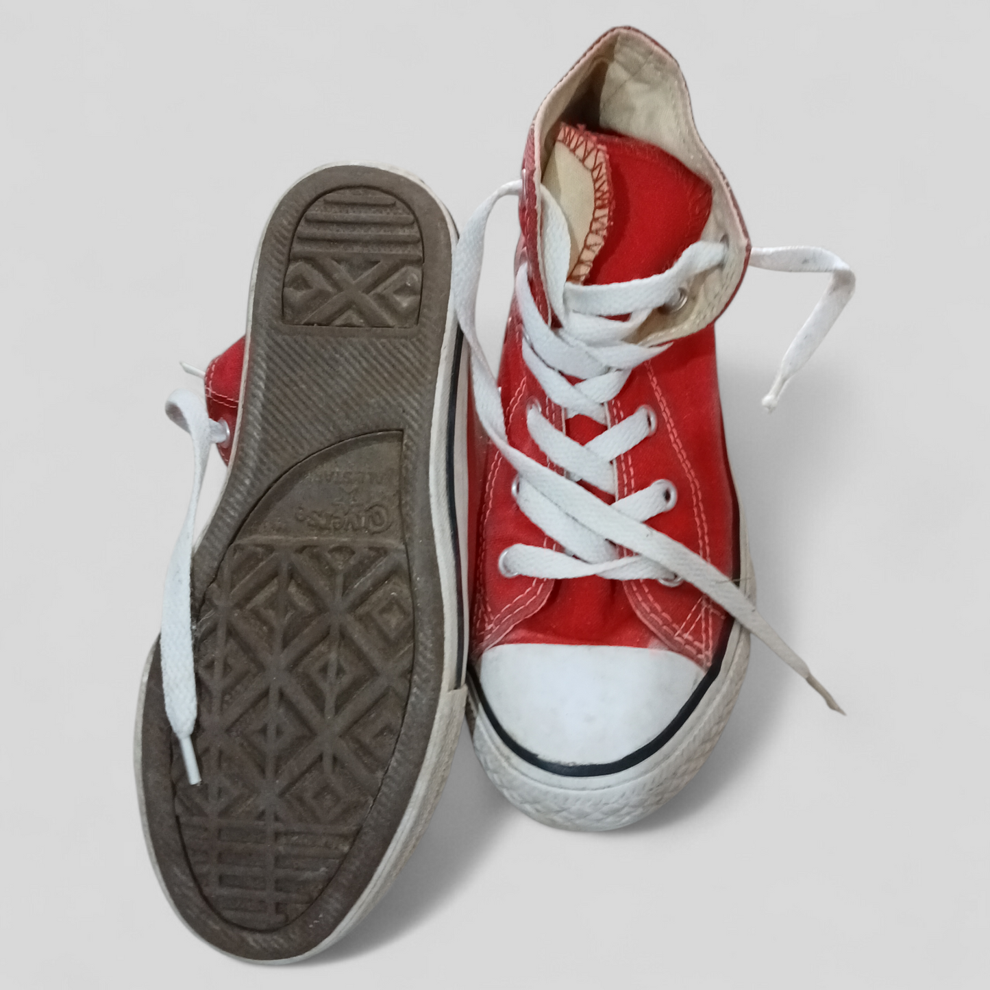 (32) Converse | Red High Tops