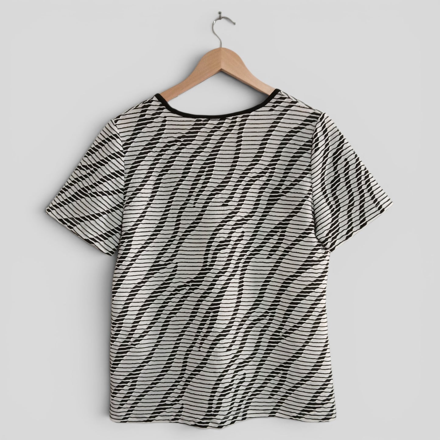 (10) BW Textured Tee