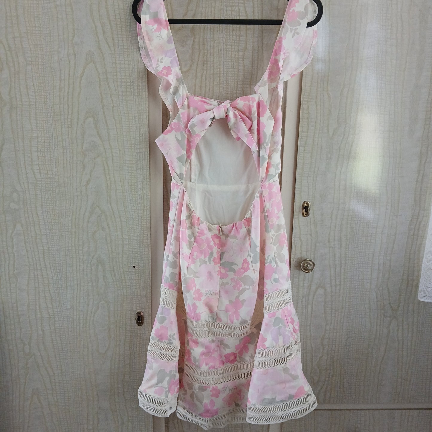 (8) Shareen Floral Tie Back Dress