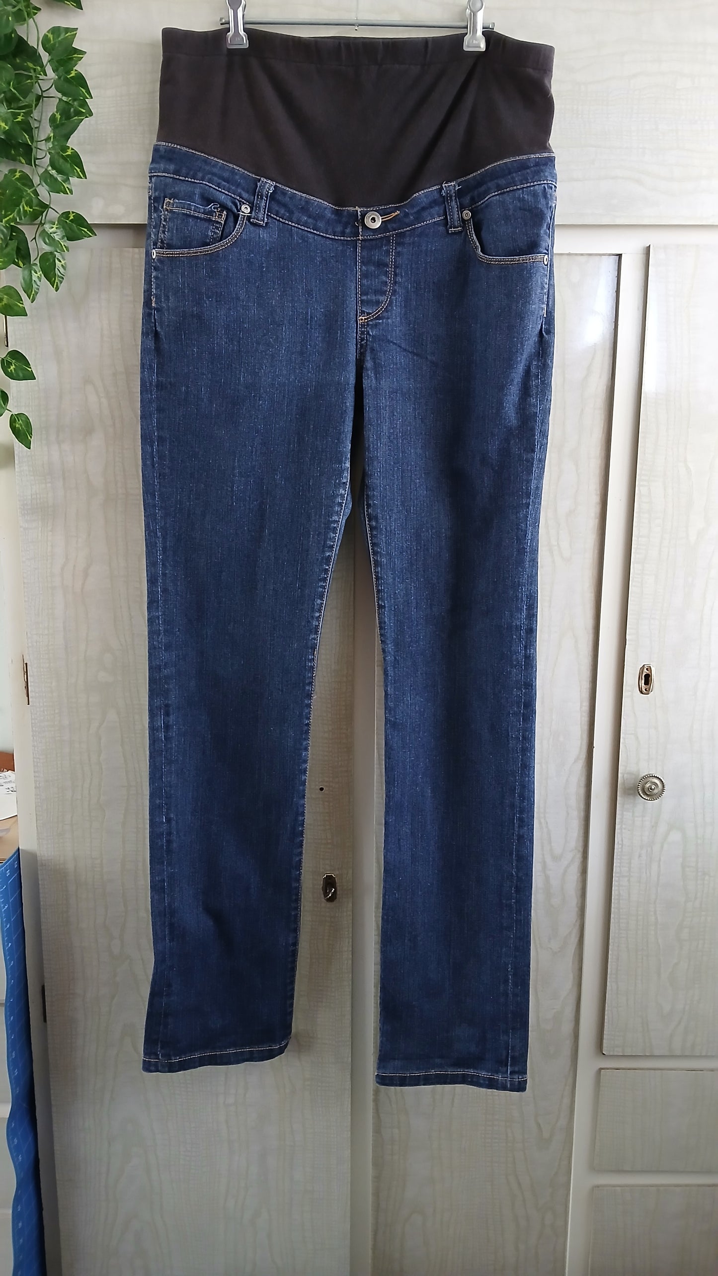 (14) Maternity Jeans