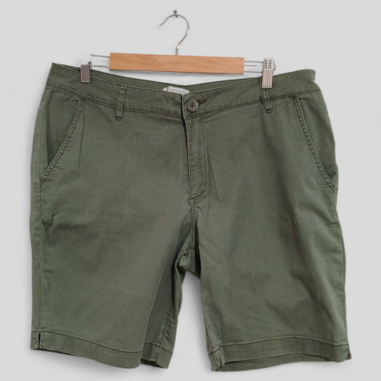 (16) Target | Green Shorts