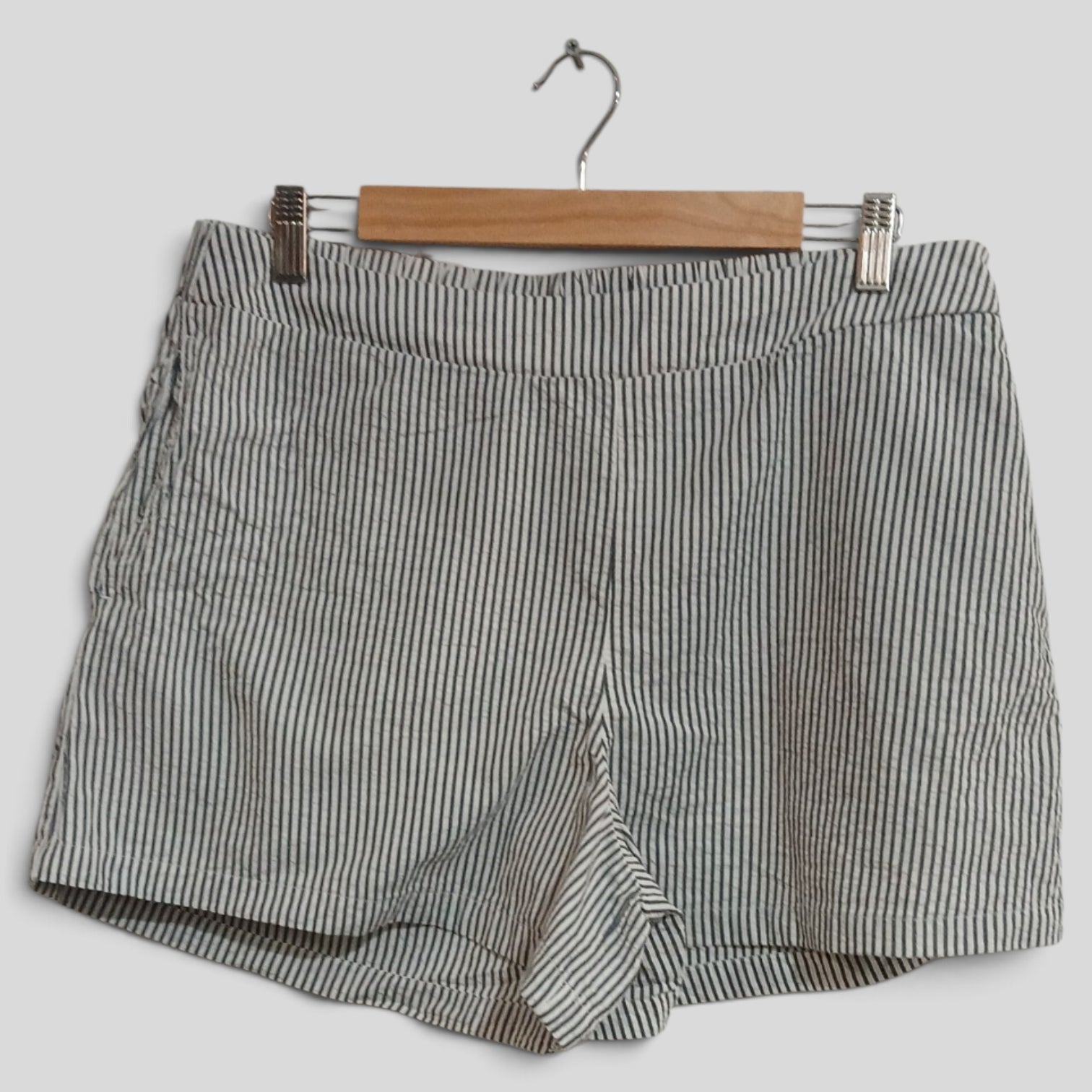 Image of (14) Anko | Striped Shorts