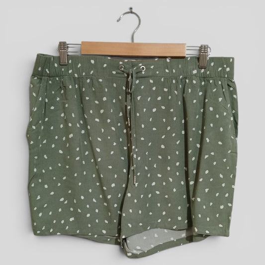 (16) Target | Green Spot Shorts