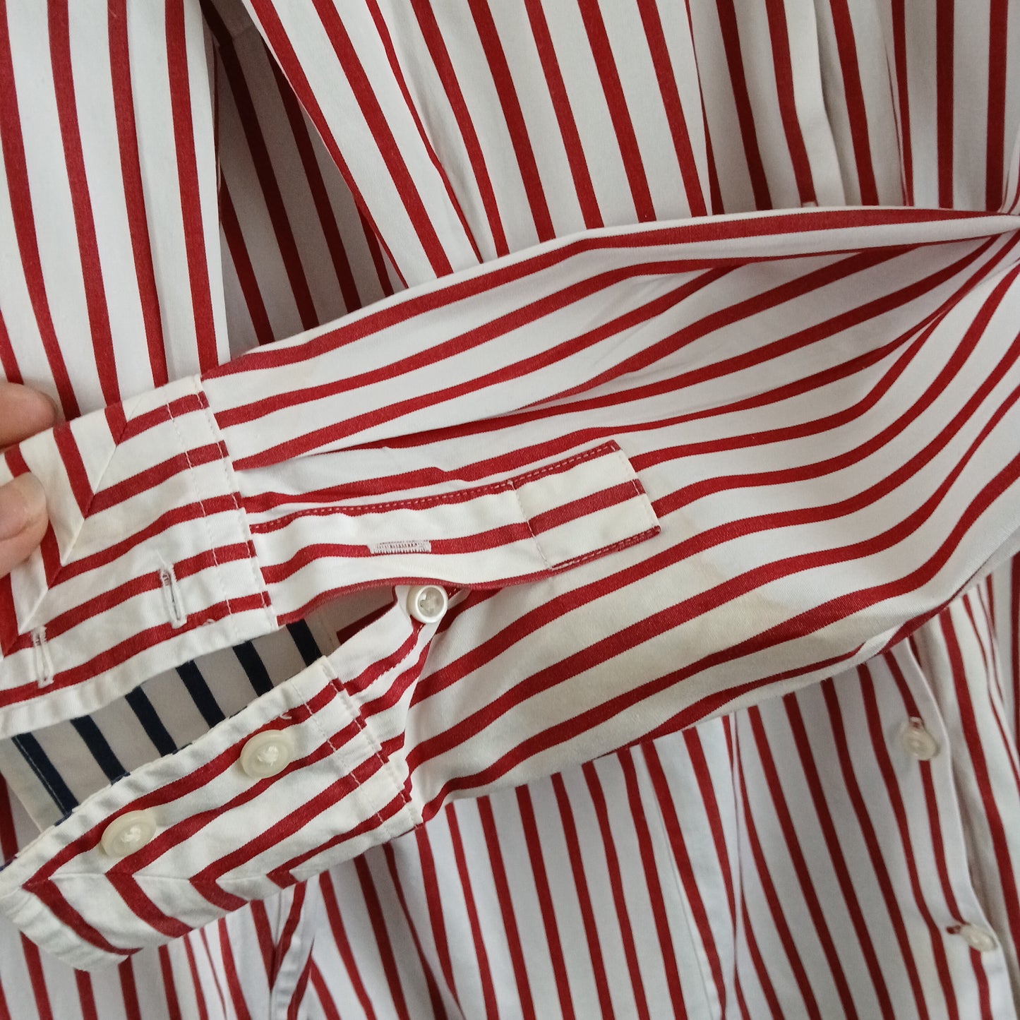 (12) Tommy Hilfiger Stretch L/S Red Striped Shirt