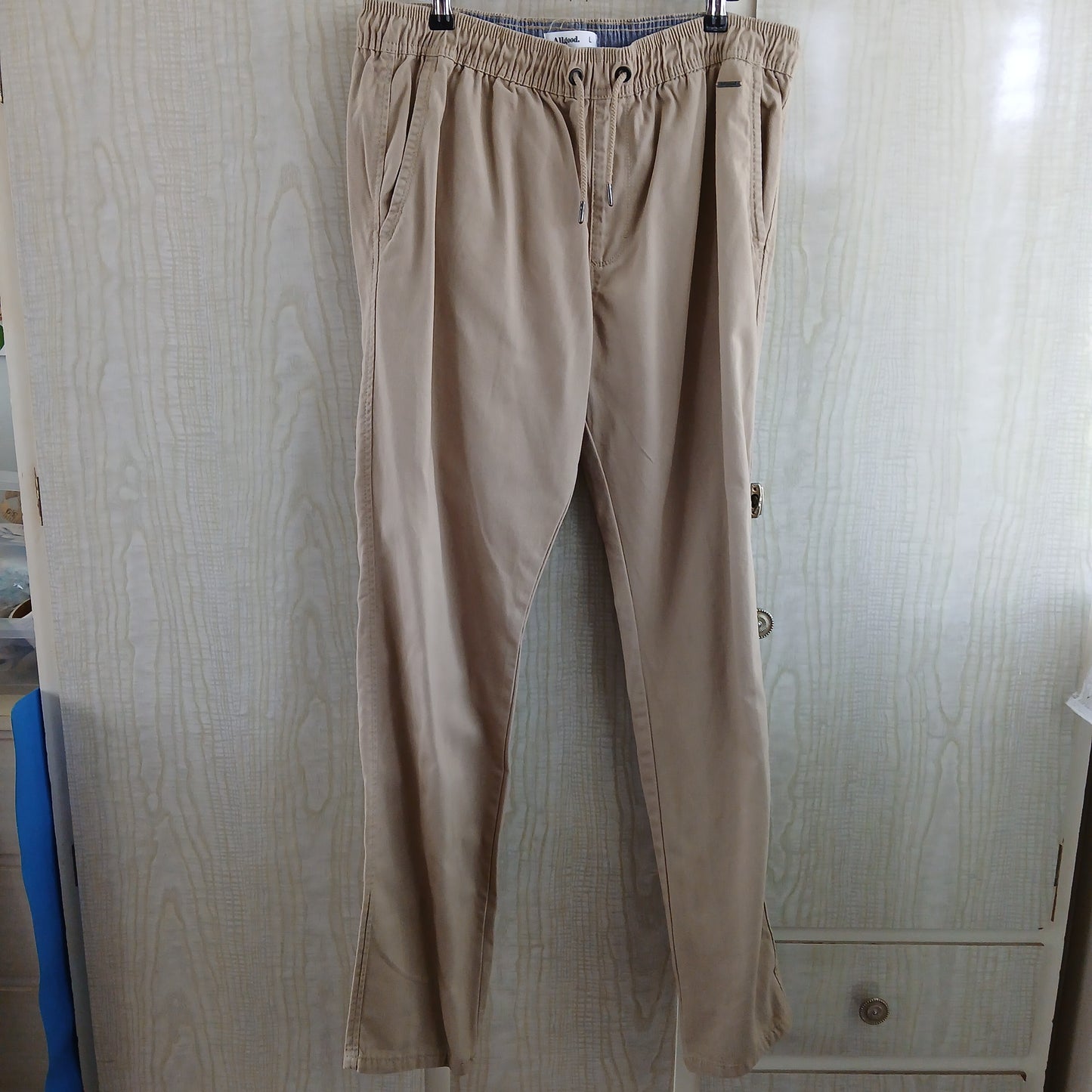 (L) All good. Cream chino pants