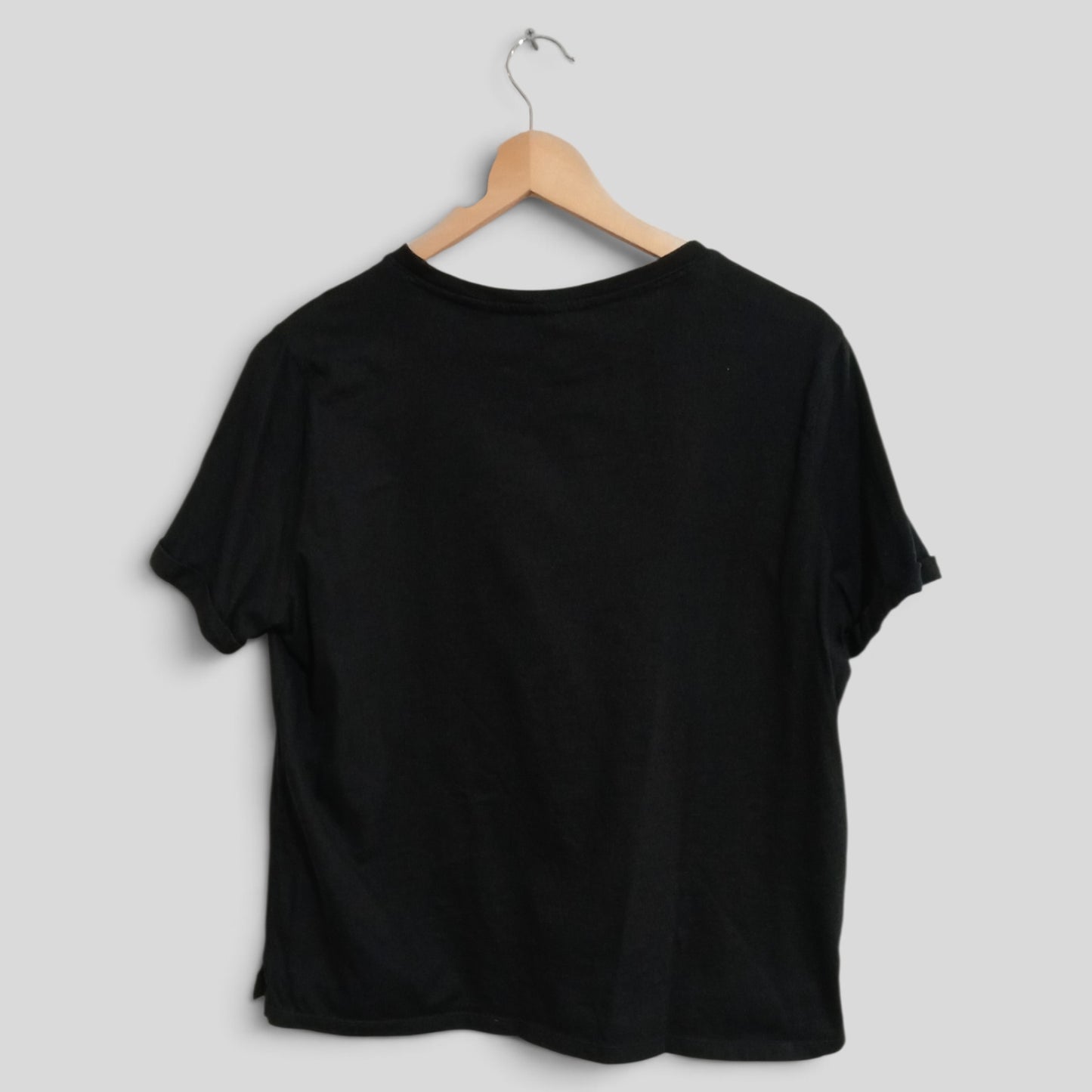 (16) Anko | Black Tee