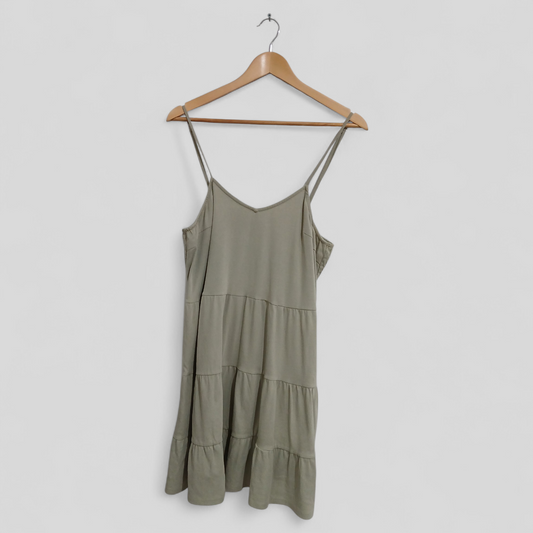 (14) Thanne | Green Dress