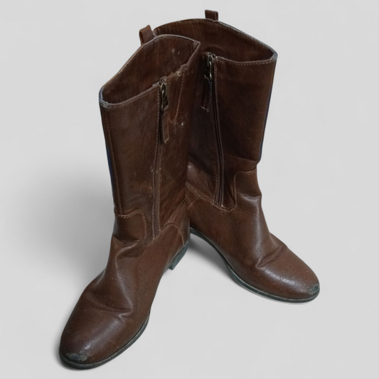 (5) Brown Boots